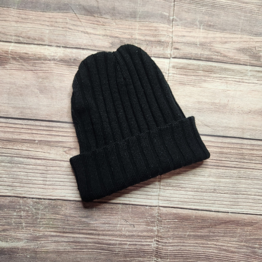 5/$15 Black Ribbed Knit Beanie